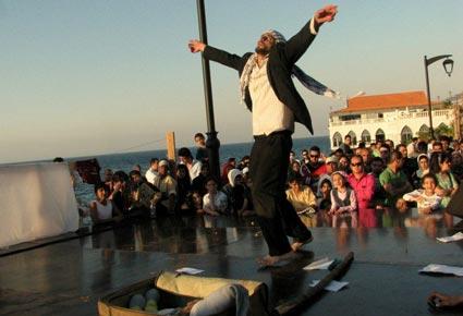 مسرحية "قوم يابا" تنقل القضية الفلسطينية ضمن فعاليات احتفالات الجزائر بخمسينية استقلالها